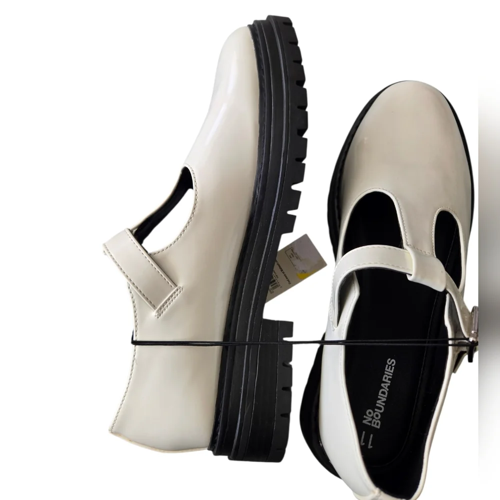No Boundaries Women's White T-Strap Mary Janes - Picture 6 of 7